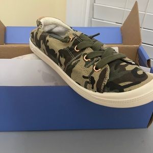 NWT JellyPop Camo and Rosegold Shoes